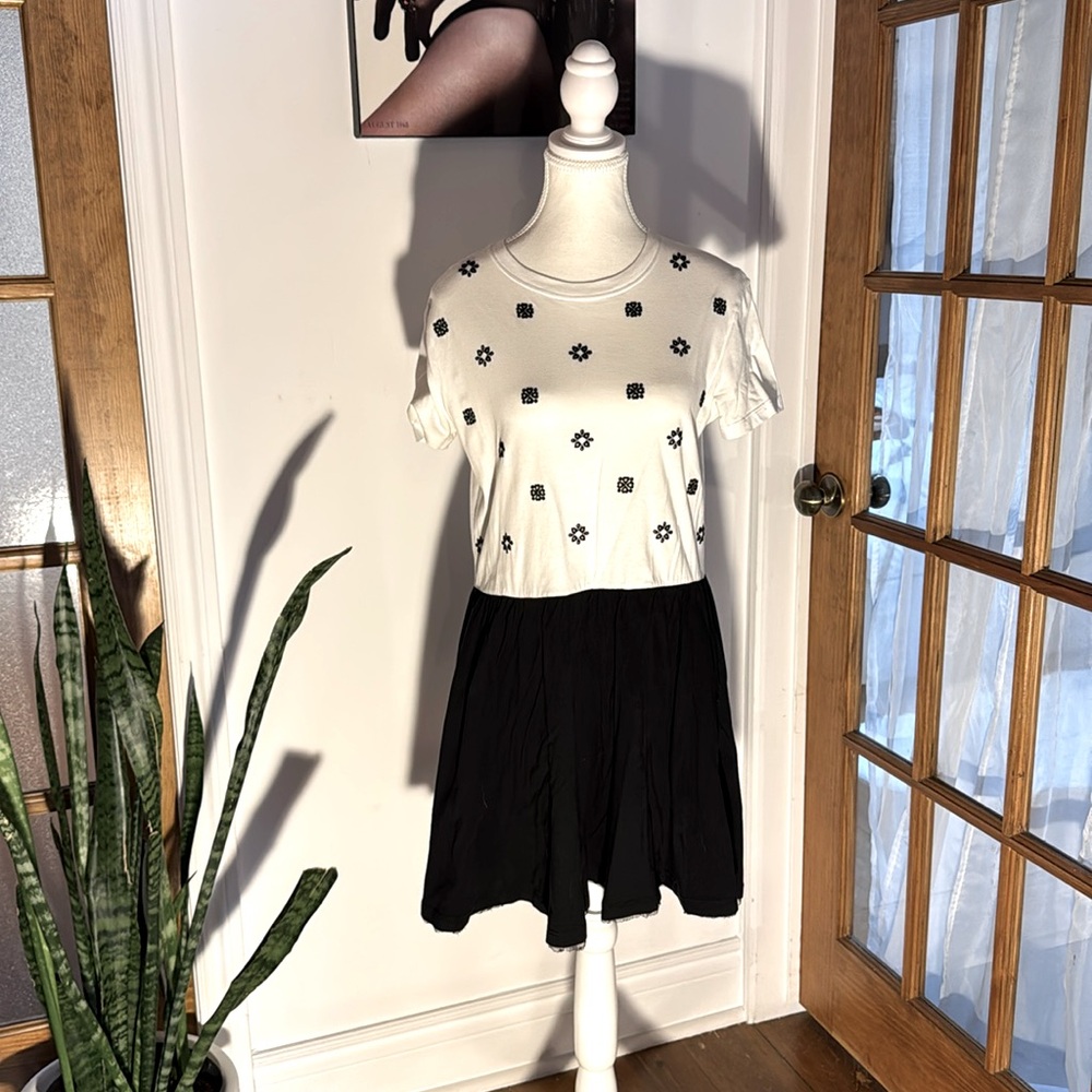 ❤️🖤 Valentino cute little dress size XS but fits up to M!🖤❤️